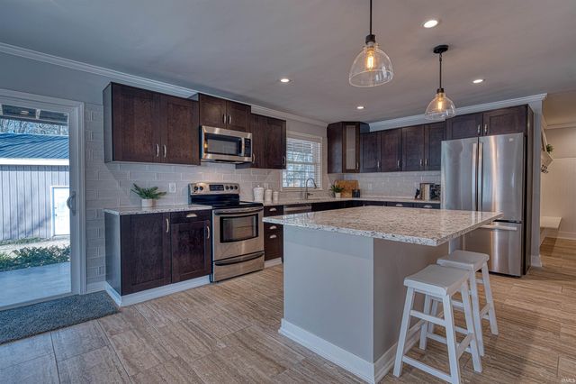 6240 Oak Hill Road, Evansville, IN 47711