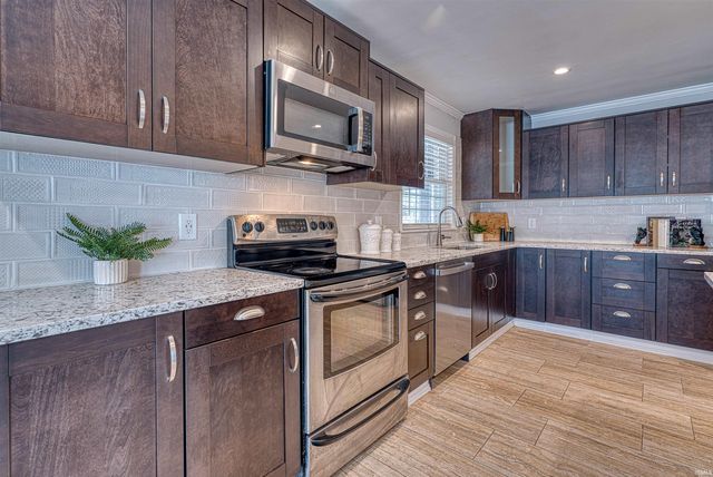 6240 Oak Hill Road, Evansville, IN 47711