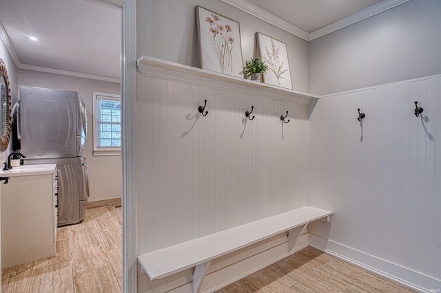 6240 Oak Hill Road, Evansville, IN 47711