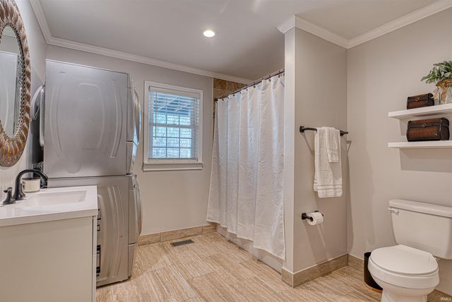 6240 Oak Hill Road, Evansville, IN 47711