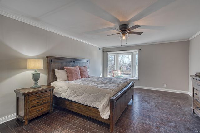 6240 Oak Hill Road, Evansville, IN 47711