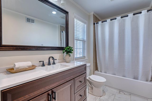 6240 Oak Hill Road, Evansville, IN 47711