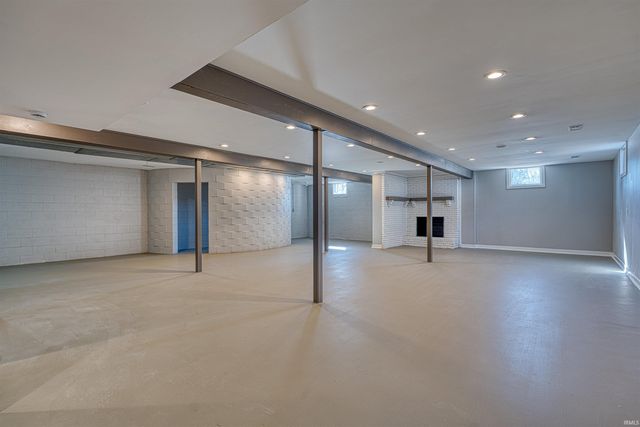 6240 Oak Hill Road, Evansville, IN 47711