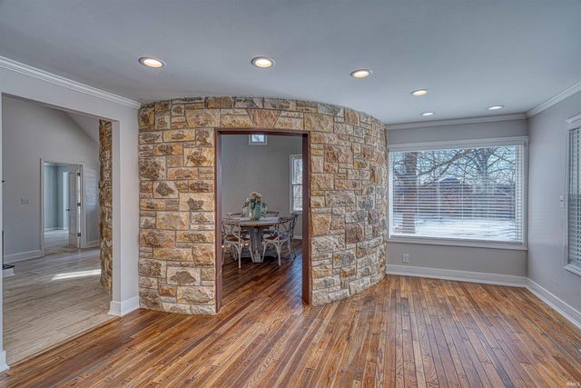 6240 Oak Hill Road, Evansville, IN 47711