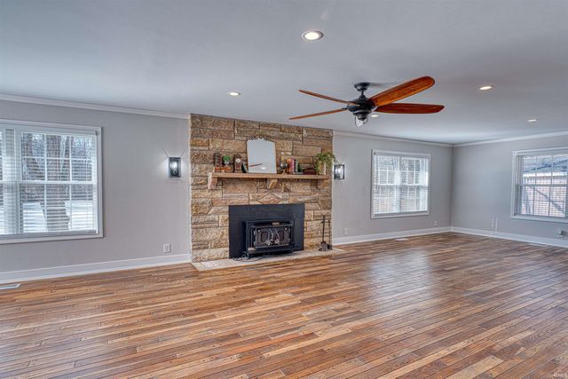 6240 Oak Hill Road, Evansville, IN 47711