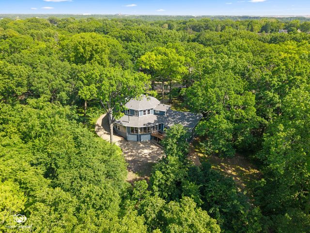 1251 Woodland Court, Joliet, IL 60436