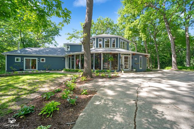 1251 Woodland Court, Joliet, IL 60436