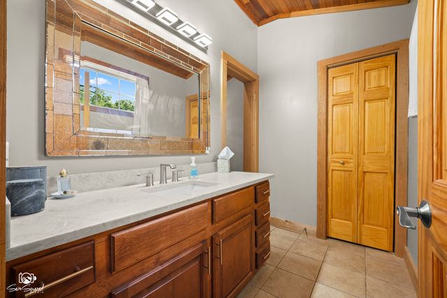 1251 Woodland Court, Joliet, IL 60436