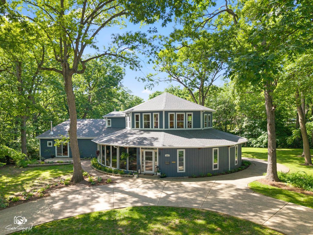 1251 Woodland Court, Joliet, IL 60436