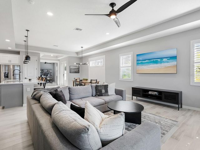 913 CROSSWIND AVENUE, Sarasota, FL 34240