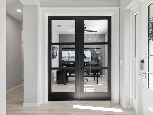 913 CROSSWIND AVENUE, Sarasota, FL 34240