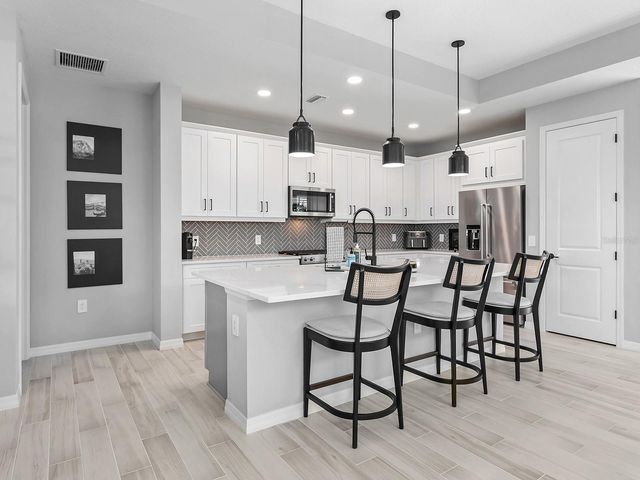 913 CROSSWIND AVENUE, Sarasota, FL 34240