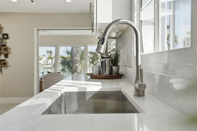 541 LILLIAN DRIVE, Madeira Beach, FL 33708