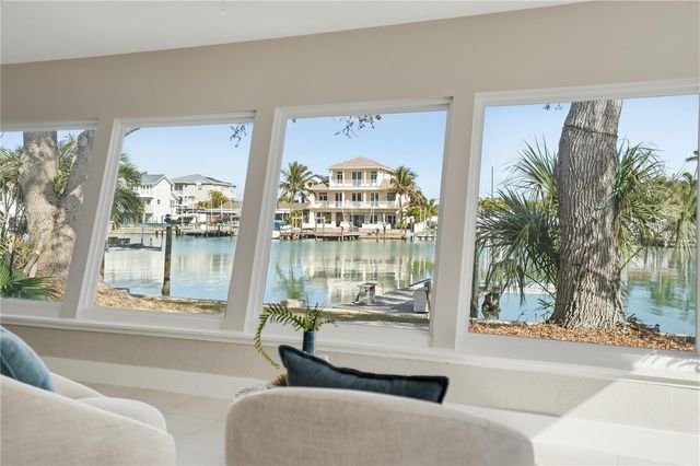 541 LILLIAN DRIVE, Madeira Beach, FL 33708