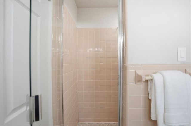 541 LILLIAN DRIVE, Madeira Beach, FL 33708