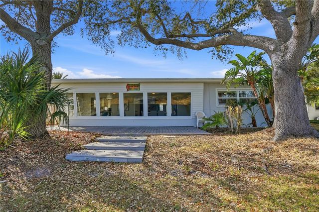 541 LILLIAN DRIVE, Madeira Beach, FL 33708