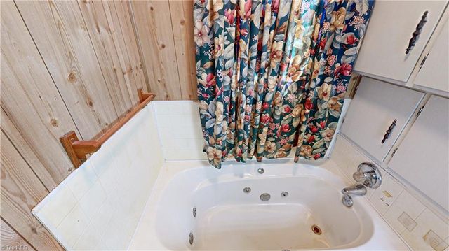 201 Kendall Mill Road, Thomasville, NC 27360