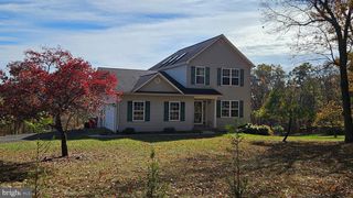 24 GREEN OAK LN, Berkeley Springs, WV 25411