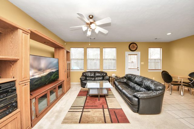 17267 Oakwood Chase Drive, Spring, TX 77379