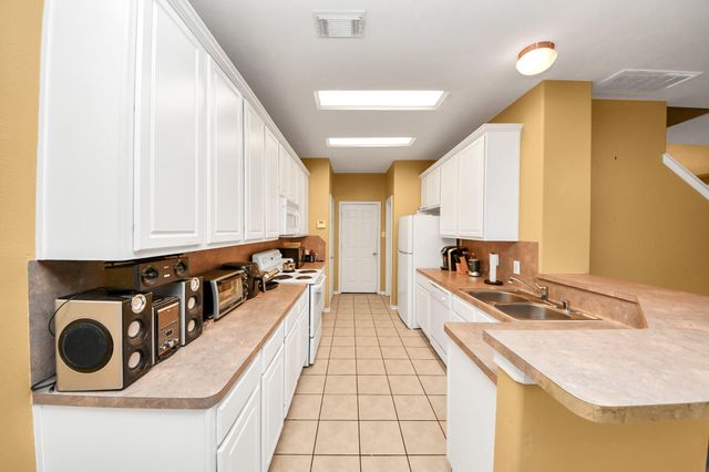 17267 Oakwood Chase Drive, Spring, TX 77379