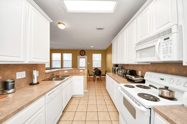 17267 Oakwood Chase Drive, Spring, TX 77379