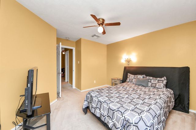 17267 Oakwood Chase Drive, Spring, TX 77379