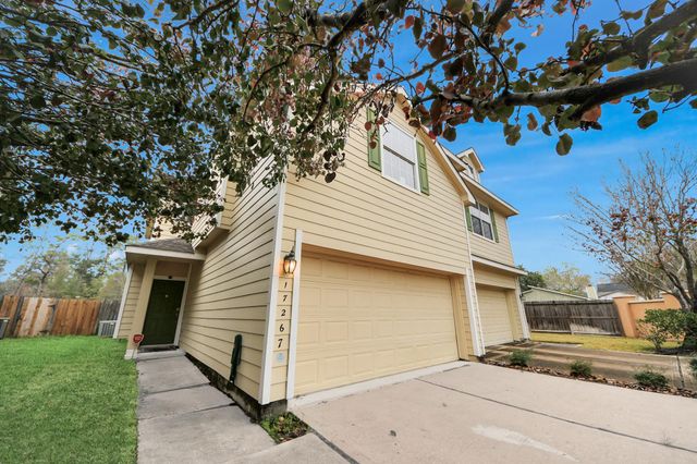 17267 Oakwood Chase Drive, Spring, TX 77379