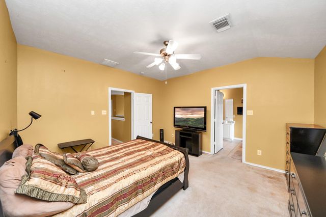 17267 Oakwood Chase Drive, Spring, TX 77379