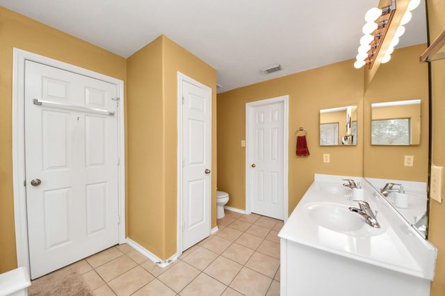 17267 Oakwood Chase Drive, Spring, TX 77379