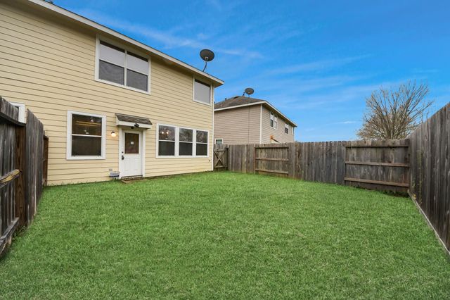 17267 Oakwood Chase Drive, Spring, TX 77379