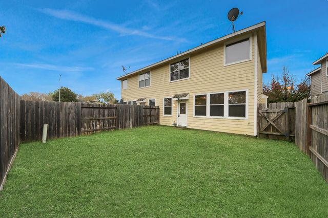 17267 Oakwood Chase Drive, Spring, TX 77379