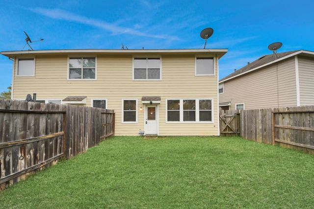 17267 Oakwood Chase Drive, Spring, TX 77379