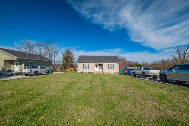 1019 Old Cowan Rd, Winchester, TN 37398