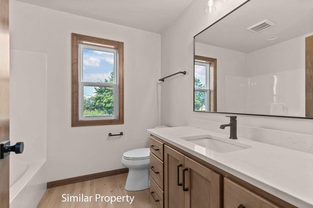 N8842 KILLARNEY WAY, Menasha, WI 54952