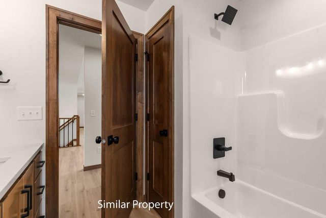 N8842 KILLARNEY WAY, Menasha, WI 54952