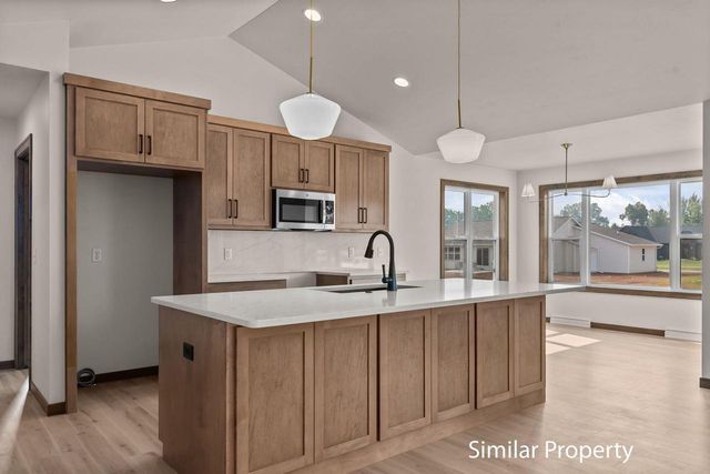 N8842 KILLARNEY WAY, Menasha, WI 54952