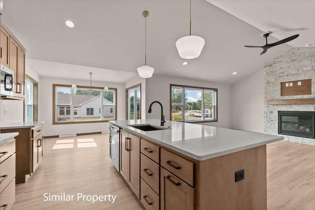 N8842 KILLARNEY WAY, Menasha, WI 54952