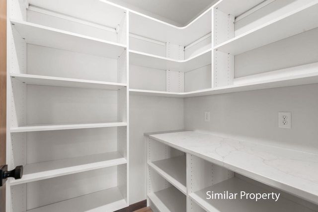 N8842 KILLARNEY WAY, Menasha, WI 54952