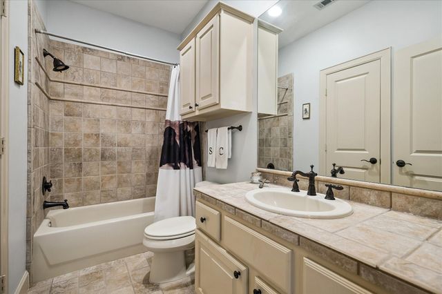 7723 N Hunters Creekway Drive, Houston, TX 77055