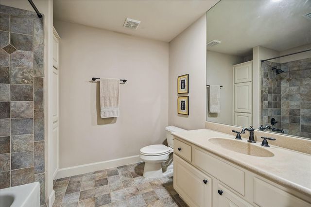 7723 N Hunters Creekway Drive, Houston, TX 77055