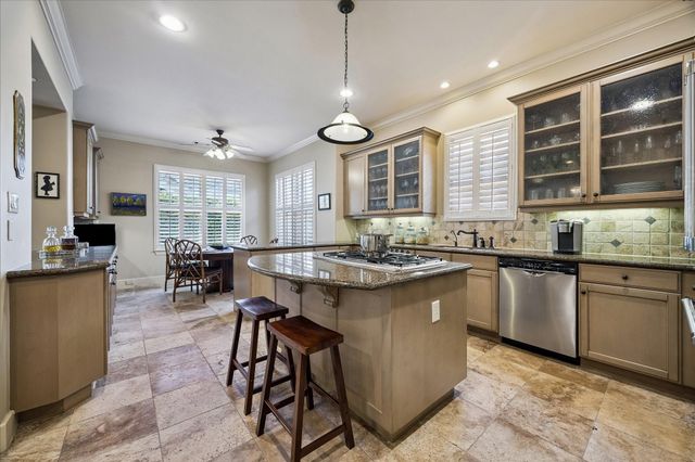 7723 N Hunters Creekway Drive, Houston, TX 77055