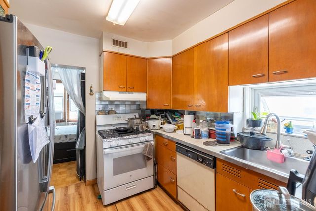 73 Nichol Avenue, New Brunswick, NJ 08901