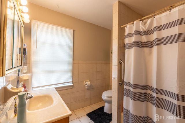 73 Nichol Avenue, New Brunswick, NJ 08901