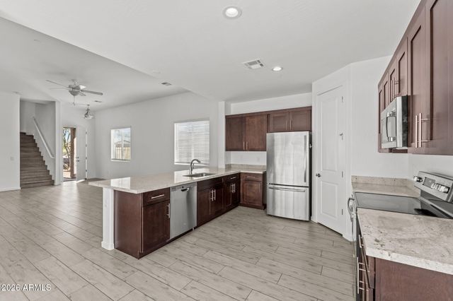 721 E CAROL Avenue, Phoenix, AZ 85020