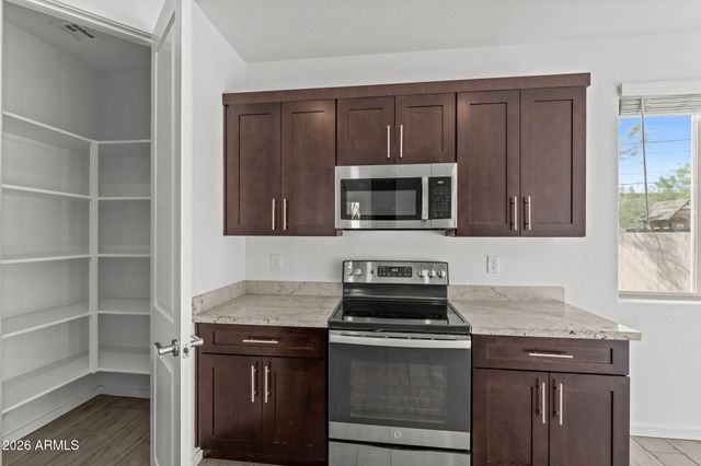 721 E CAROL Avenue, Phoenix, AZ 85020