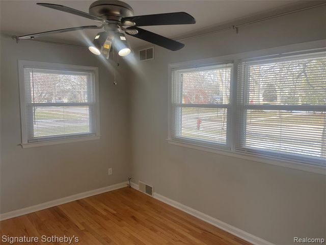 15859 Buckingham Avenue, Beverly Hills, MI 48025