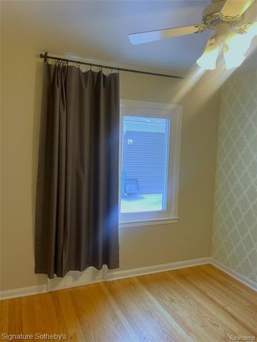 15859 Buckingham Avenue, Beverly Hills, MI 48025