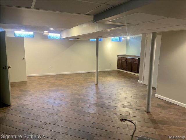 15859 Buckingham Avenue, Beverly Hills, MI 48025