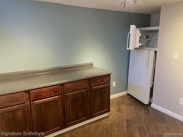 15859 Buckingham Avenue, Beverly Hills, MI 48025