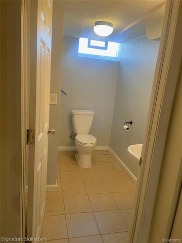 15859 Buckingham Avenue, Beverly Hills, MI 48025